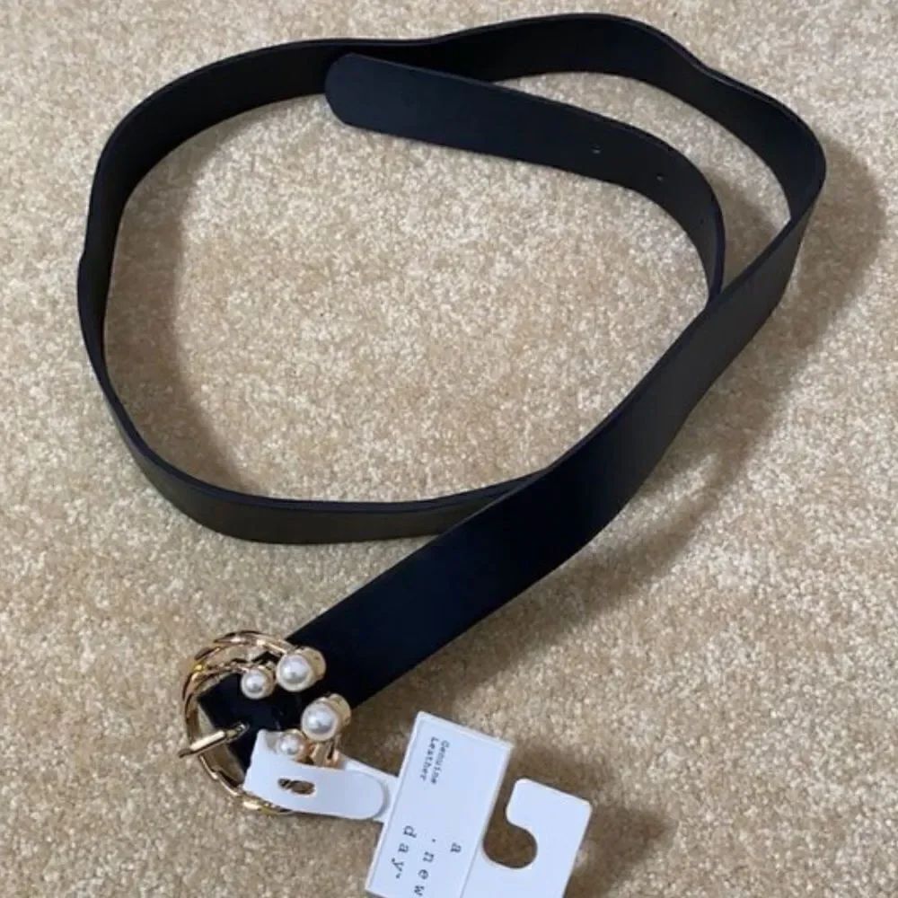 Women’s Black Belt with Goldish Buckle Size S NWT